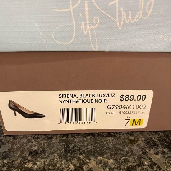 Black  Pumps - Picture 4 of 4